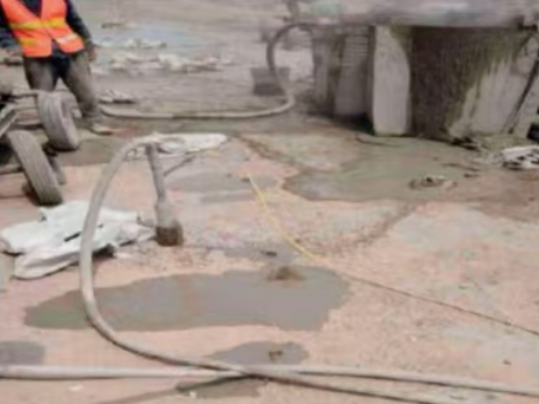 舞钢水泥混凝土路面板底注浆技术 路面脱空注浆整治方案