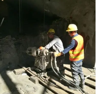 舞钢水下抗分散灌浆料特点 水下不分散注浆料介绍